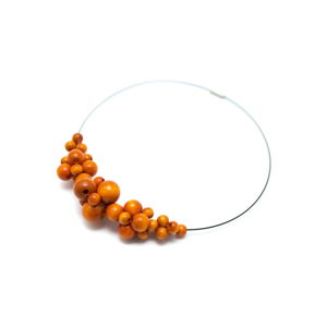 Drevený oranžový náhrdelník Ko-ra-le Foam