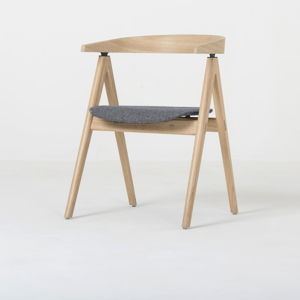 Jedálenská stolička z masívneho dubového dreva so sivým sedadlom Gazzda Ava
