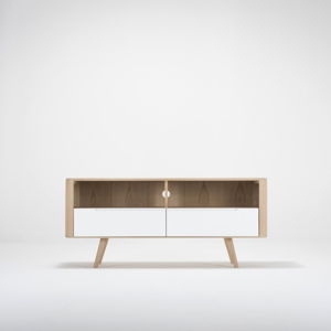 Televízny stolík z dubového dreva Gazzda Ena Three, 135 × 42 × 60 cm