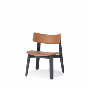 Čierna jedálenská stolička z dubového dreva s koženým sedadlom Gazzda Nora