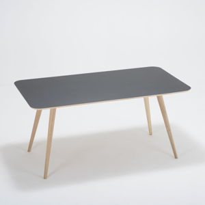 Jedálenský stôl z dubového dreva Gazzda Linn, 140 × 90 × 75 cm