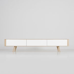 Televízny stolík z dubového dreva Gazzda Ena, 225 × 42 × 45 cm